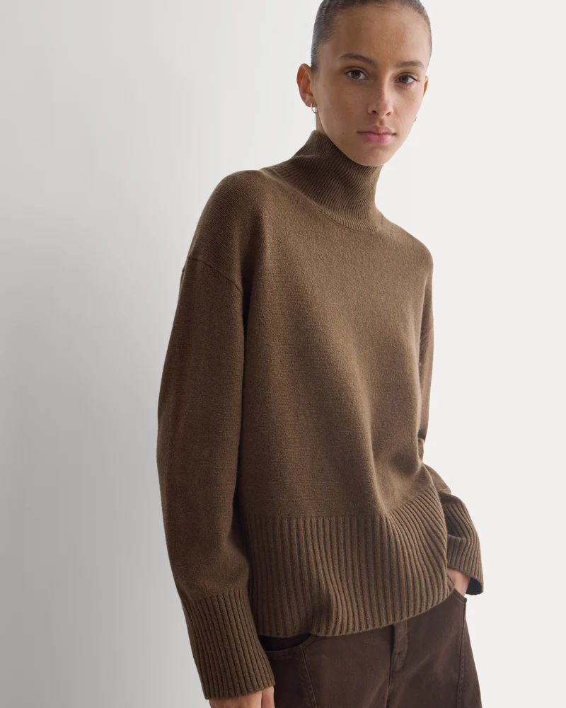 The Boxy Turtleneck in Cashmere | Cocoa