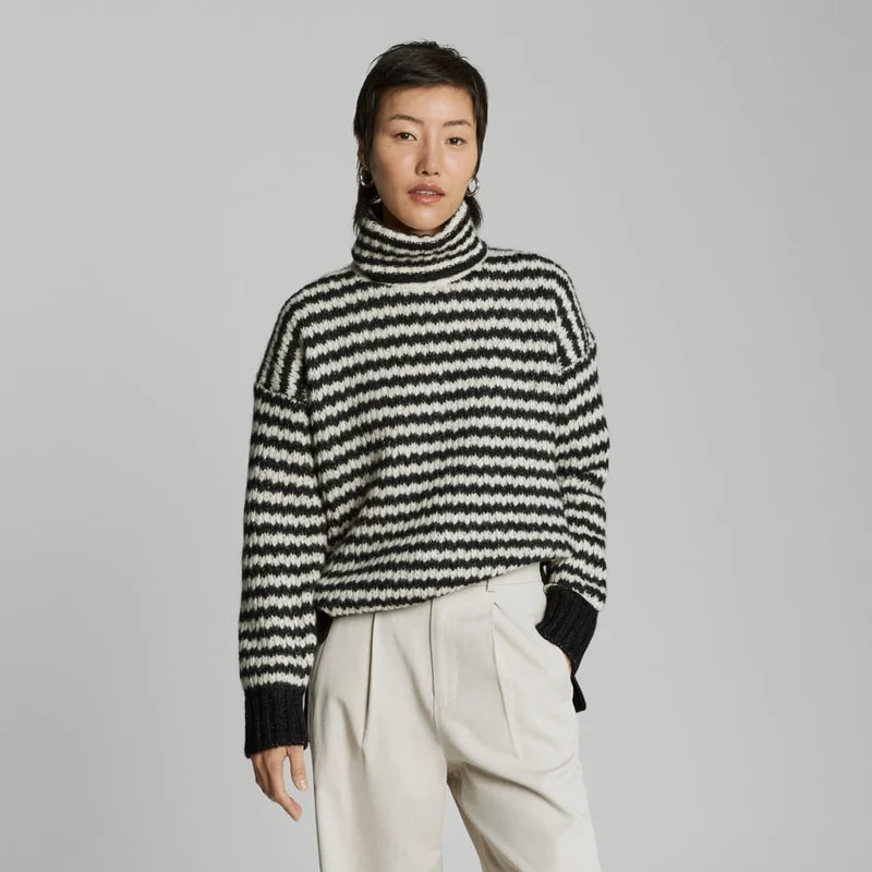 The Cloud Turtleneck | Black / Oatmeal